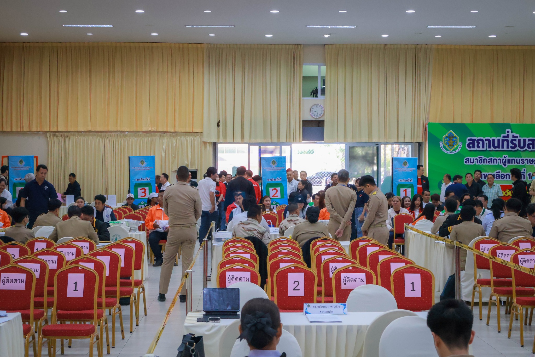 การรับสมัครรับเลือกตั้งสมาชิกสภาผู้แทนราษฎรแบบแบ่งเขต เขตเลือกตั้งที่ 1 - 4 จังหวัดสุโขทัยวันแรกเป็นไปด้วยความเรียบร้อย