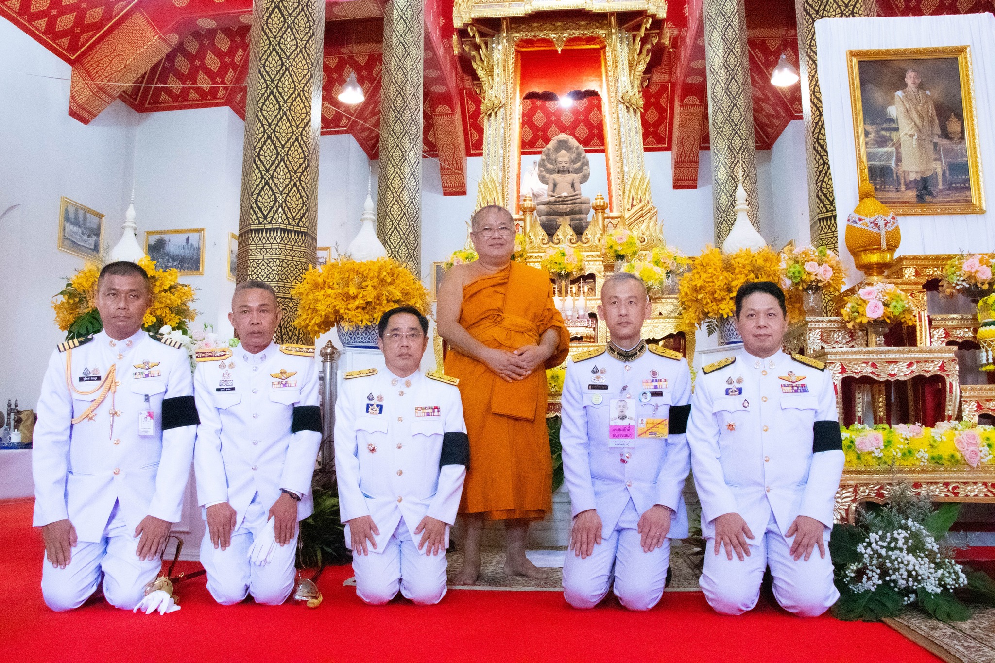พระบาทสมเด็จพระเจ้าอยู่หัว ทรงพระกรุณาโปรดพระราชทานน้ำสรง ผ้าไตร เครื่องสักการะพระราชทาน ถวายหลวงพ่อศิลา ผ้าไตร ไทยธรรมพระราชทาน ถวายแด่พระครูสุเขตสุทธาลังการ เจ้าอาวาสวัดทุ่งเสลี่ยม จังหวัดสุโขทัย